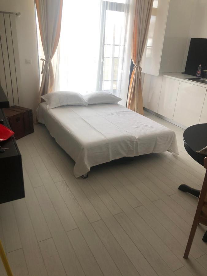 Imperia By Zev Apartments Неводарі Екстер'єр фото
